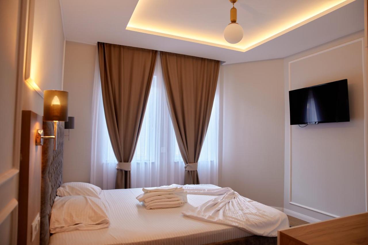 Amico Hotel พริสตีนา ภายนอก รูปภาพ