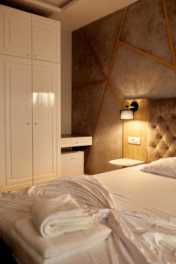 Amico Hotel พริสตีนา ภายนอก รูปภาพ