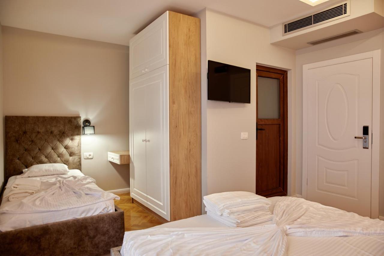 Amico Hotel พริสตีนา ภายนอก รูปภาพ