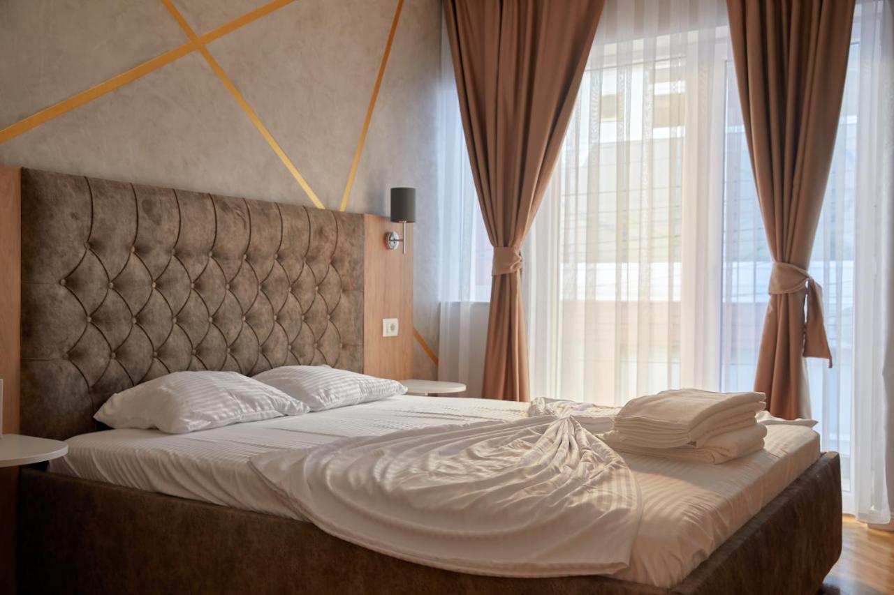 Amico Hotel พริสตีนา ภายนอก รูปภาพ