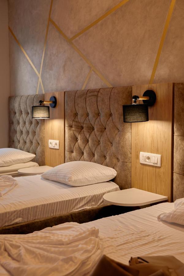 Amico Hotel พริสตีนา ภายนอก รูปภาพ