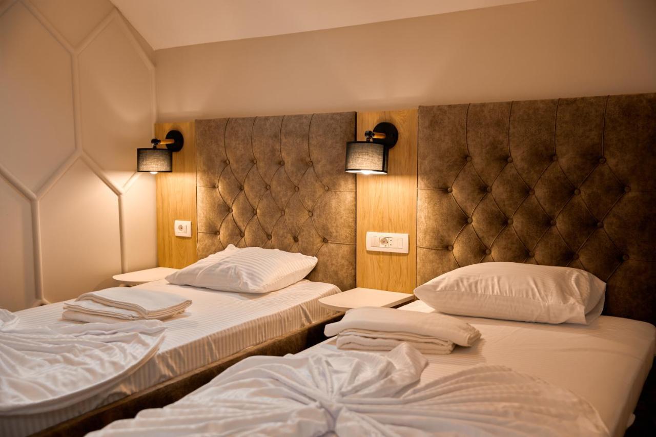 Amico Hotel พริสตีนา ภายนอก รูปภาพ