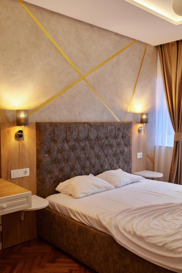 Amico Hotel พริสตีนา ภายนอก รูปภาพ