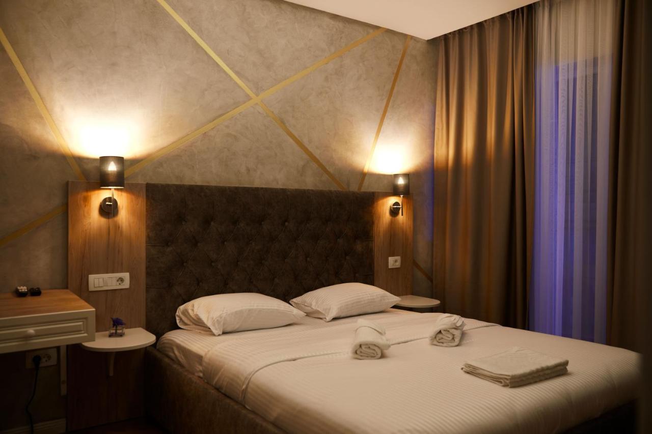 Amico Hotel พริสตีนา ภายนอก รูปภาพ