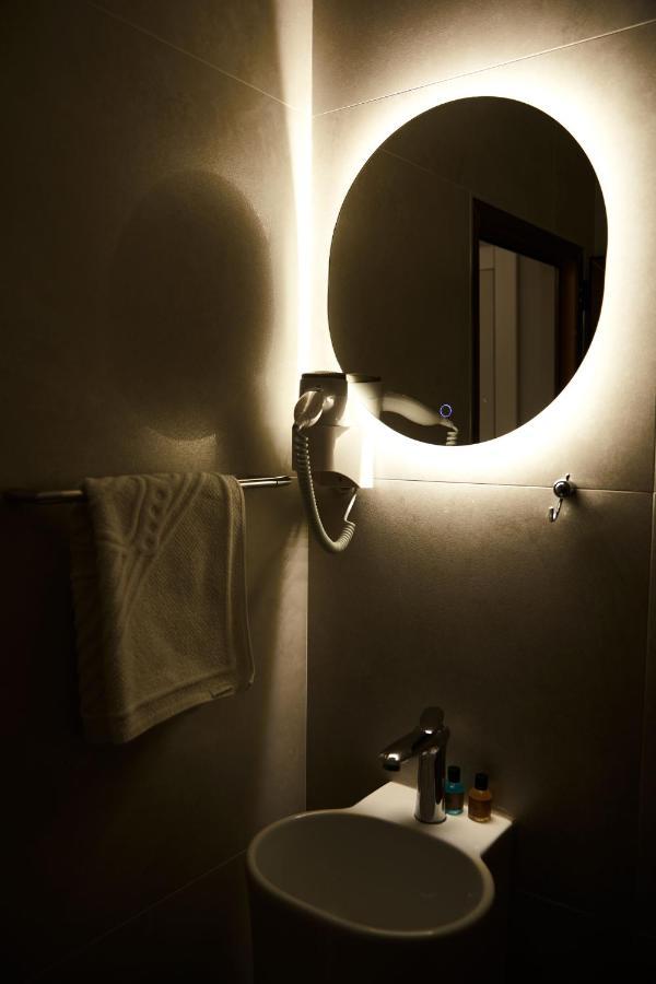 Amico Hotel พริสตีนา ภายนอก รูปภาพ