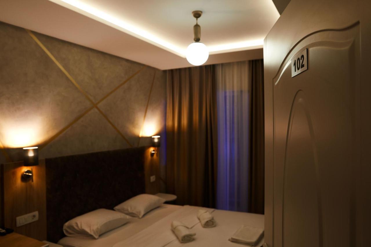 Amico Hotel พริสตีนา ภายนอก รูปภาพ