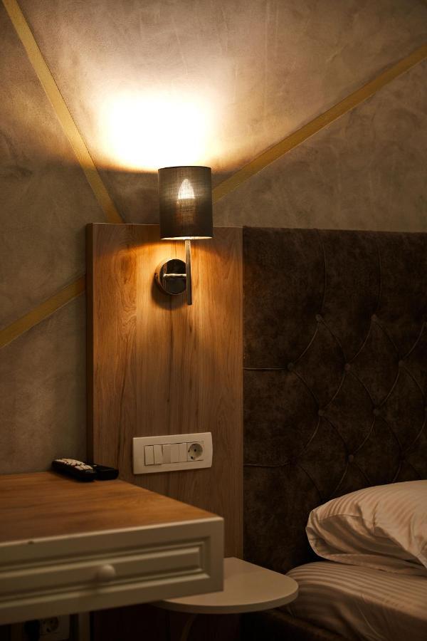 Amico Hotel พริสตีนา ภายนอก รูปภาพ